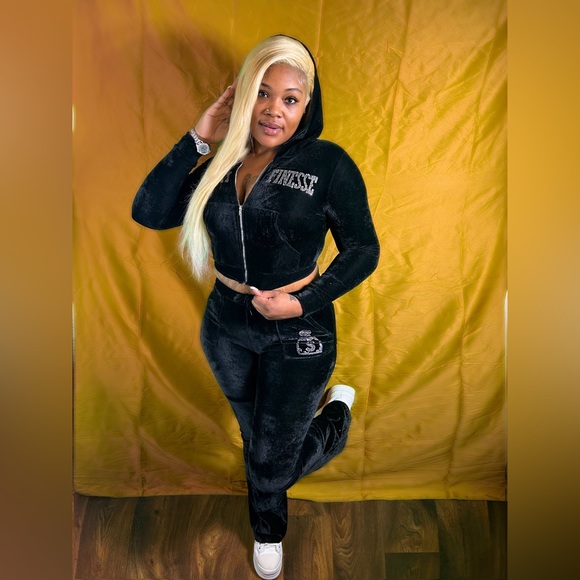 VELVET TWO PIECE SET - Picture 3 of 4